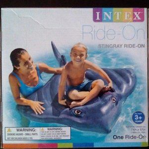 NWT INTEX STINGRAY REALISTIC RIDE-ON POOL BEACH FLOAT 74" X‎ 57"
